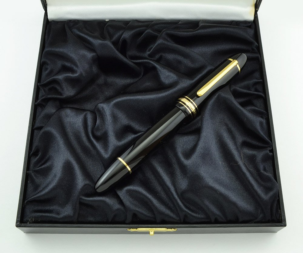 Montblanc Meisterstuck 149 Desk Pen - Black w Gold Trim